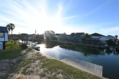 190 Barracuda, Bayou Vista, TX 77563 - Photo 4