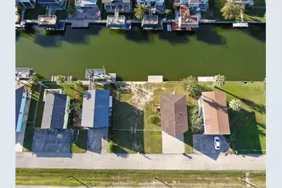 190 Barracuda, Bayou Vista, TX 77563 - Photo 2