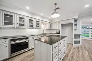 1413 Waseca St, Houston, TX 77055 - Photo 2