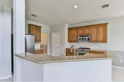 13002 Misty Bay Ln, Pearland, TX 77584 - Photo 6