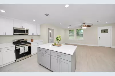 10521 Chesterfield Drive, Houston, TX 77051 - Photo 14