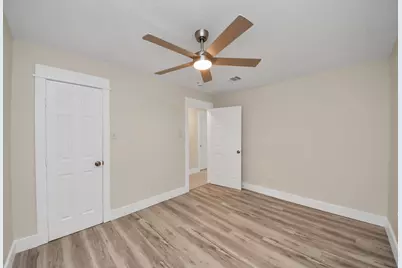 10521 Chesterfield Drive, Houston, TX 77051 - Photo 34