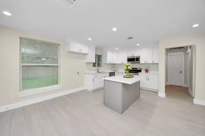 10521 Chesterfield Drive, Houston, TX 77051 - Photo 20
