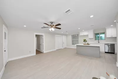 10521 Chesterfield Drive, Houston, TX 77051 - Photo 10