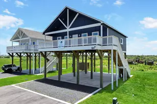 1035 Victoria Ln, Gilchrist, TX 77617 - Photo 4