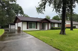 3011 Longwood Ln, Dickinson, TX 77539 - Photo 2