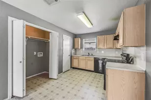 13518 Woodring Ct, Houston, TX 77045 - Photo 10