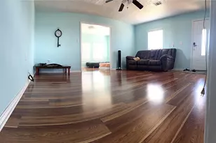 7023 W Hunter Dr, Hitchcock, TX 77563 - Photo 8