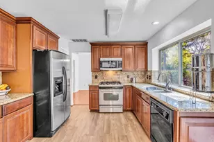 15 E Stony Bridge Cir, The Woodlands, TX 77381 - Photo 6