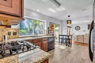15 E Stony Bridge Cir, The Woodlands, TX 77381 - Photo 8