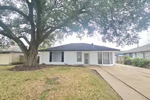 210 Brigadoon Ln, Friendswood, TX 77546 - Photo 1