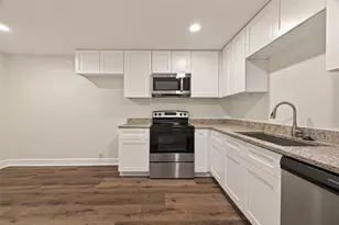 915 W Lewis St, Conroe, TX 77301 - Photo 8