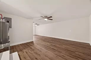 915 W Lewis St, Conroe, TX 77301 - Photo 18