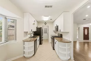 1911 Michele Dr, Sugar Land, TX 77498 - Photo 8