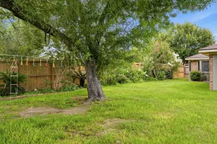 1911 Michele Dr, Sugar Land, TX 77498 - Photo 26
