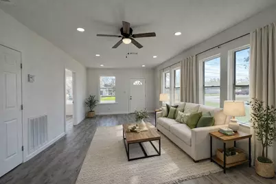 301 E 3rd E Street, Sweeny, TX 77480 - Photo 2