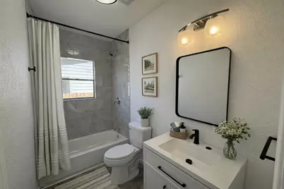 301 E 3rd E Street, Sweeny, TX 77480 - Photo 4