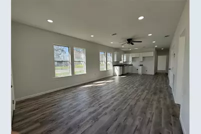 301 E 3rd E Street, Sweeny, TX 77480 - Photo 14