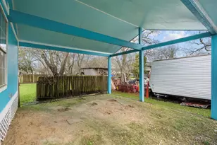 620 6th St, Dickinson, TX 77539 - Photo 8