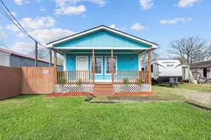 620 6th St, Dickinson, TX 77539 - Photo 1