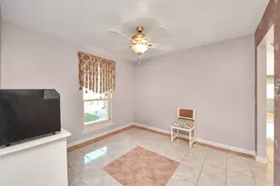 10522 Gulfstream Ln, Sugar Land, TX 77498 - Photo 6