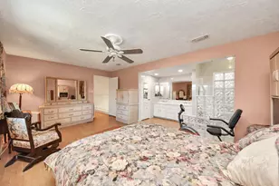 10522 Gulfstream Ln, Sugar Land, TX 77498 - Photo 16