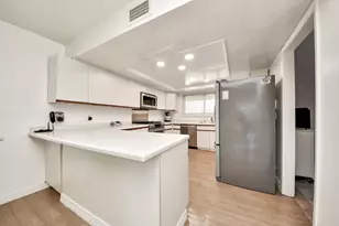 10522 Gulfstream Ln, Sugar Land, TX 77498 - Photo 8