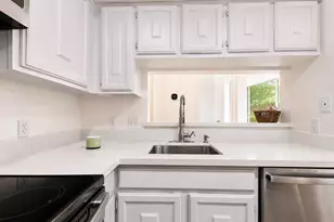 11002 Hammerly Blvd, Houston, TX 77043 - Photo 10