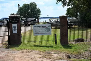 000 West Shore Dr, Willis, TX 77318 - Photo 8