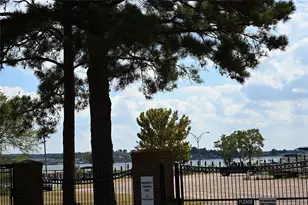 000 West Shore Dr, Willis, TX 77318 - Photo 6