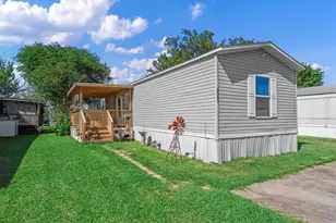 8947 Eagle Run St, La Porte, TX 77571 - Photo 2