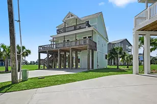 3918 Palmdale Ct, Galveston, TX 77554 - Photo 2