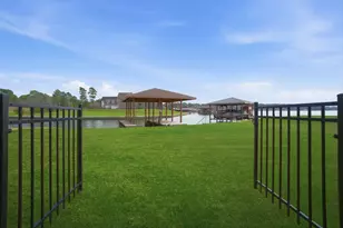 255 Peninsula Dr, Livingston, TX 77351 - Photo 2