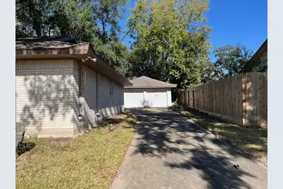 5446 Loch Lomond Drive, Houston, TX 77096 - Photo 6