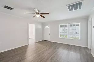820 Texas St, Liberty, TX 77575 - Photo 2