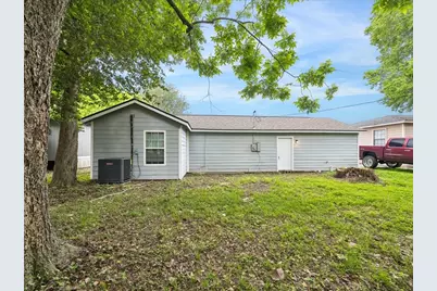 820 Texas Street, Liberty, TX 77575 - Photo 10