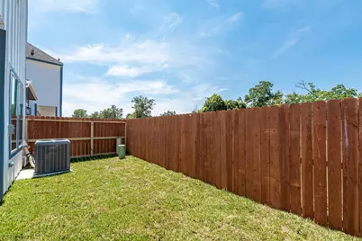 8475 Berry Brush, Houston, TX 77022 - Photo 30