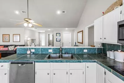 970 Gulfview Drive, Crystal Beach, TX 77650 - Photo 10