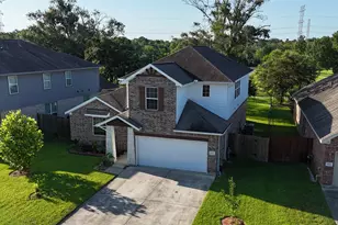 2506 Bay Hill Dr, Baytown, TX 77523 - Photo 2