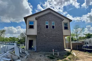 8110 Carver Rd, Houston, TX 77088 - Photo 2