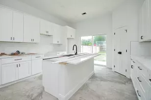 8110 Carver Rd, Houston, TX 77088 - Photo 6