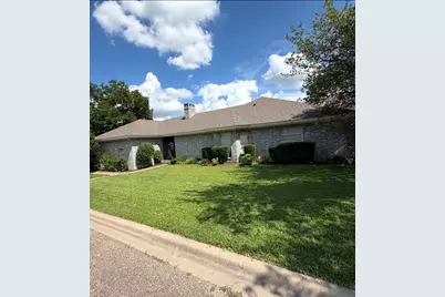 415 Oak Crest, Clifton, TX 76634 - Photo 2