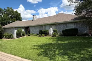 415 Oak Crest, Clifton, TX 76634 - Photo 2
