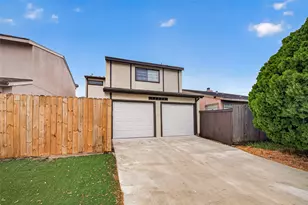 12327 Crest Lake Dr, Houston, TX 77072 - Photo 2