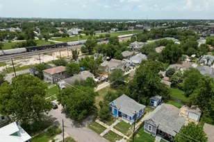 2201 Sumpter St, Houston, TX 77026 - Photo 1