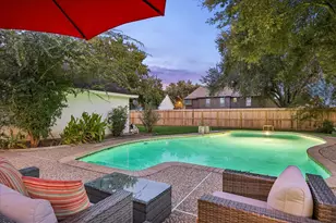 1414 W Castlewood Ave, Friendswood, TX 77546 - Photo 2