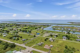 1811 Broadway Ave, Port Bolivar, TX 77650 - Photo 10