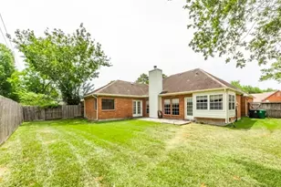 1207 Boulderwoods Dr, Houston, TX 77062 - Photo 2