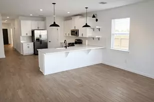 8438 Bay Rdg Cir, Baytown, TX 77523 - Photo 4