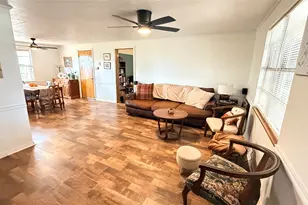 332 Henson St, El Campo, TX 77437 - Photo 4